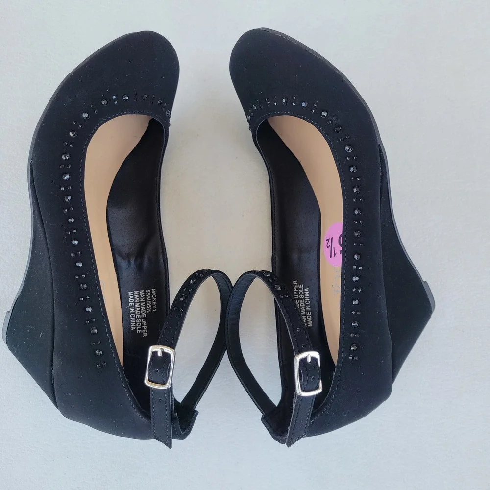 NEW Me Too Mickey1 Wedge Shoes Size 5.5M